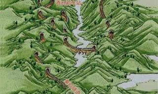 航拍秦岭山洪紧张救援现场